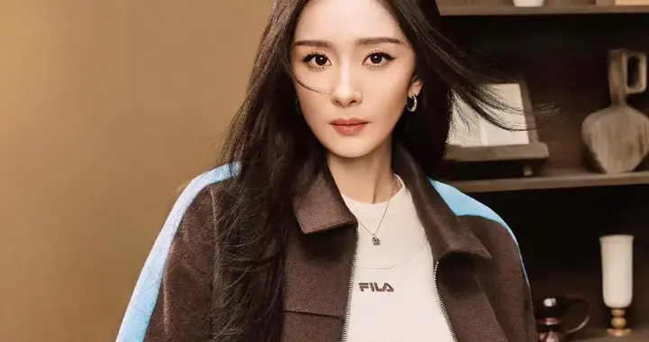 杨幂穿搭指南：复古运动风，轻松出街！私服幂幂也是美得不像话！