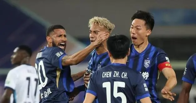 根本挡不住！三镇队脆弱的防线，能否抵挡韦世豪席尔瓦的强力攻击