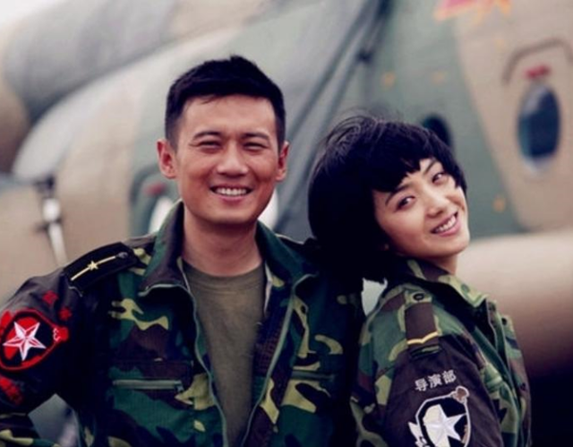 “戏里”是父女，“戏外”是夫妻，他们关系公开时，孩子都8岁了