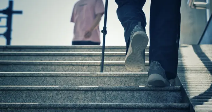 常吃这6样“关节润滑剂”，腿脚利索了，上下楼再也不发愁