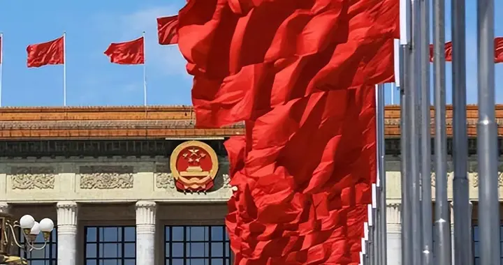 全国人大代表罕见发言，美国已经踩红线，警告特朗普中方不会罢休