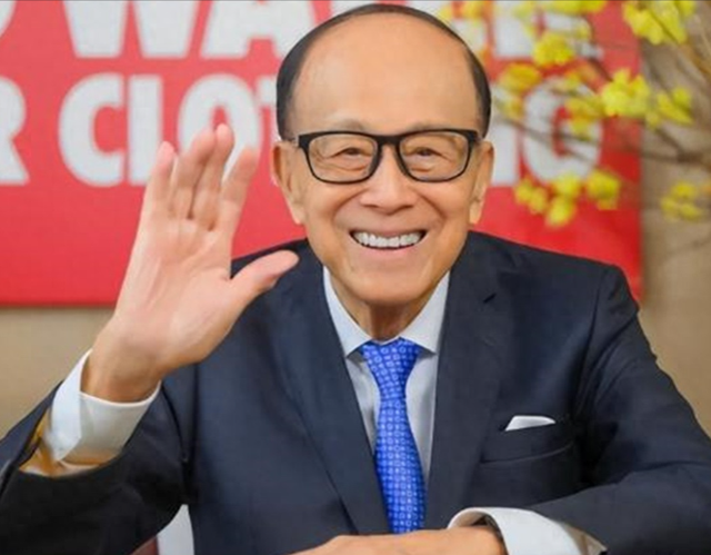长和对抗国家调查，李嘉诚女友与新加坡贵客谈妥，他笑出一脸皱纹
