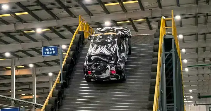 千次测试 仰望U8实验室复刻天门山爬坡登顶