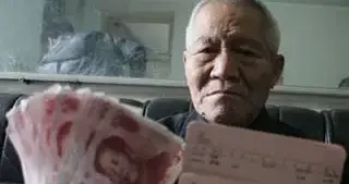 为什么养老金制度改革要以牺牲“老人”的利益为代价？