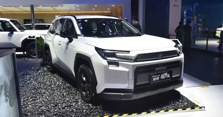 月销量涨到14062台！新款RAV4荣放降到14.68万起，降价果然有效