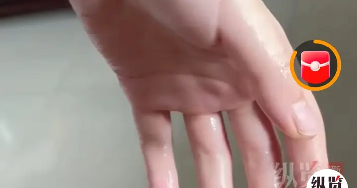 “两年了，从来没摸过！”CT室门口，他一把抓住了她的手