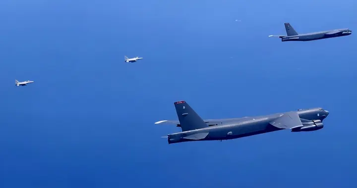 南海响起巨大爆炸声，菲军拦截“中方战机”，B-52扔下一串实弹