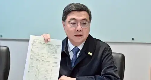 卓荣泰问包机赴日能否报公账？ 徐巧芯：我是你妈妈吗？问我干吗？