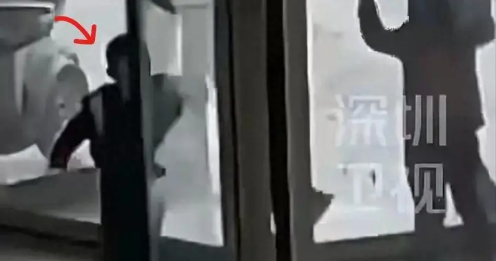 山东旋转门后续：巨婴家长太离谱，员工提醒遭报警，含泪鞠躬道歉