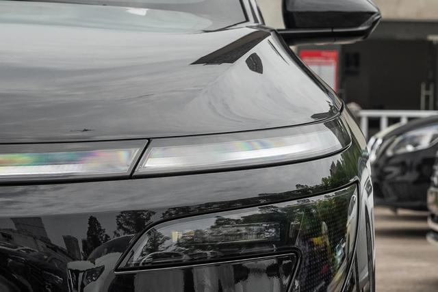 日产甩出“王炸”！和小米SU7同级，仅11.99万，上市当天订单破万