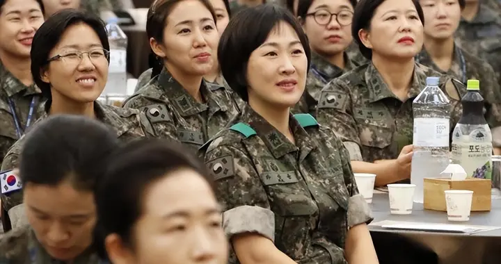 韩国提议女性服兵役，做家务v.s.上前线，根源是缺便宜兵？