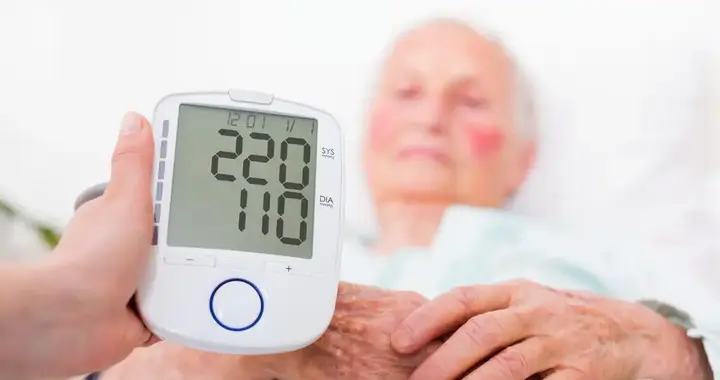 医生调查发现：高血压人过了71岁，基本都有这5现状，要坦然接受