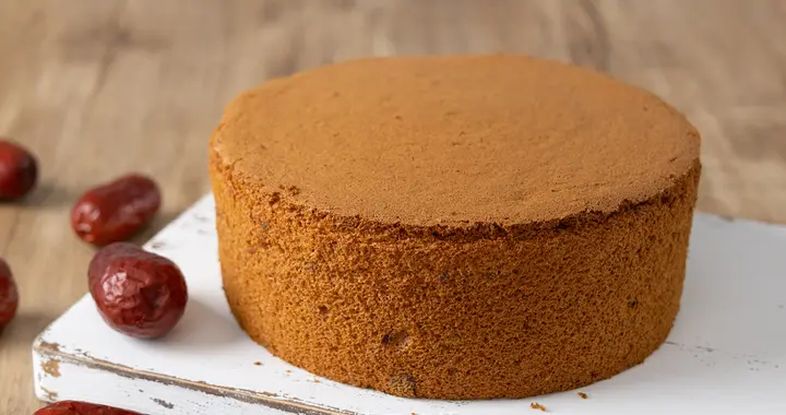 秋冬季一起来做红枣戚风蛋糕，枣香浓郁真好吃