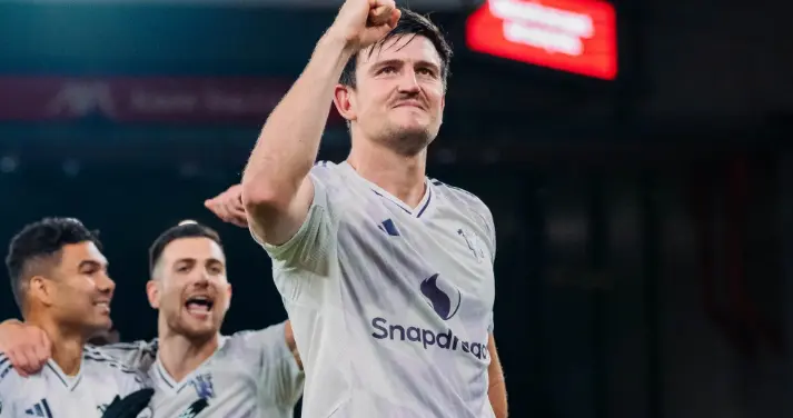 拒绝沙特50万周薪，主动降薪留在曼联，真男人马奎尔从地狱归来