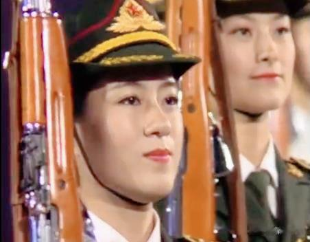 时隔10年，红场再次沸腾，回顾女兵在红场