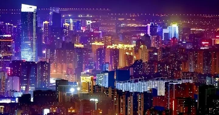 美国人坦言：中国不可怕，可怕的是凌晨3点钟中国街道上还全是人