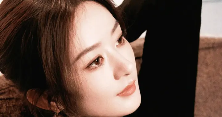 赵丽颖携儿子观看儿童剧，母子互动细节曝光，相处模式惹人好奇