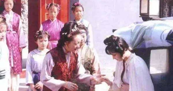 黛玉进贾府，两个舅舅都不见，是不是嫌她晦气？