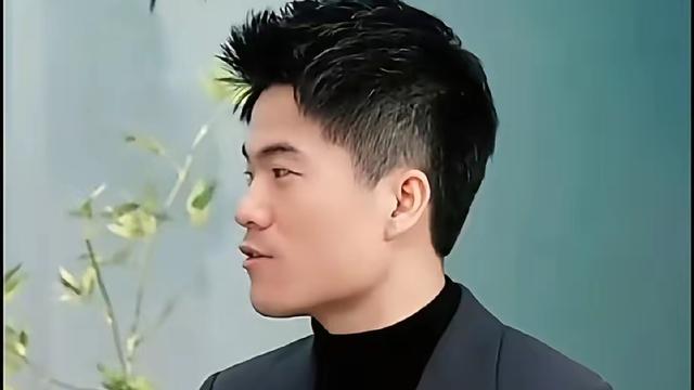 林中享受小清闲：别以为董宇辉一直沉默就好