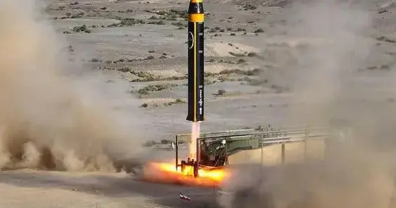 美以空袭德黑兰，伊朗果断反击炸美军中东基地，特朗普坐不住了