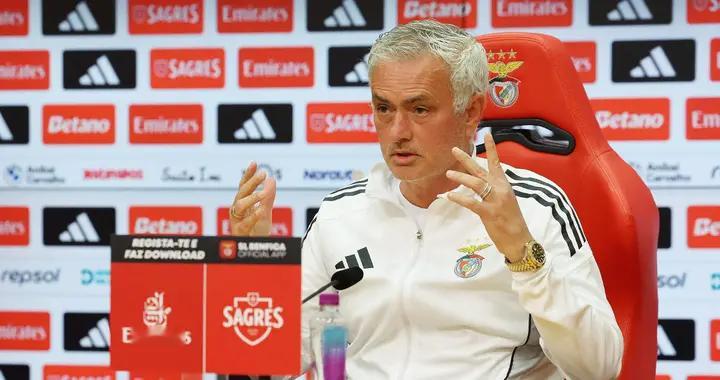 希腊船王表示愤怒，穆里尼奥心怡边锋被换下时，拒绝跟教练组握手