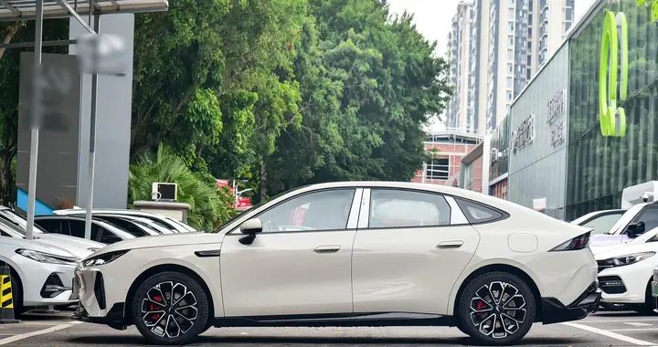 10.99万就能买中大型车？奇瑞风云A9上市，全系中选哪个配置好？