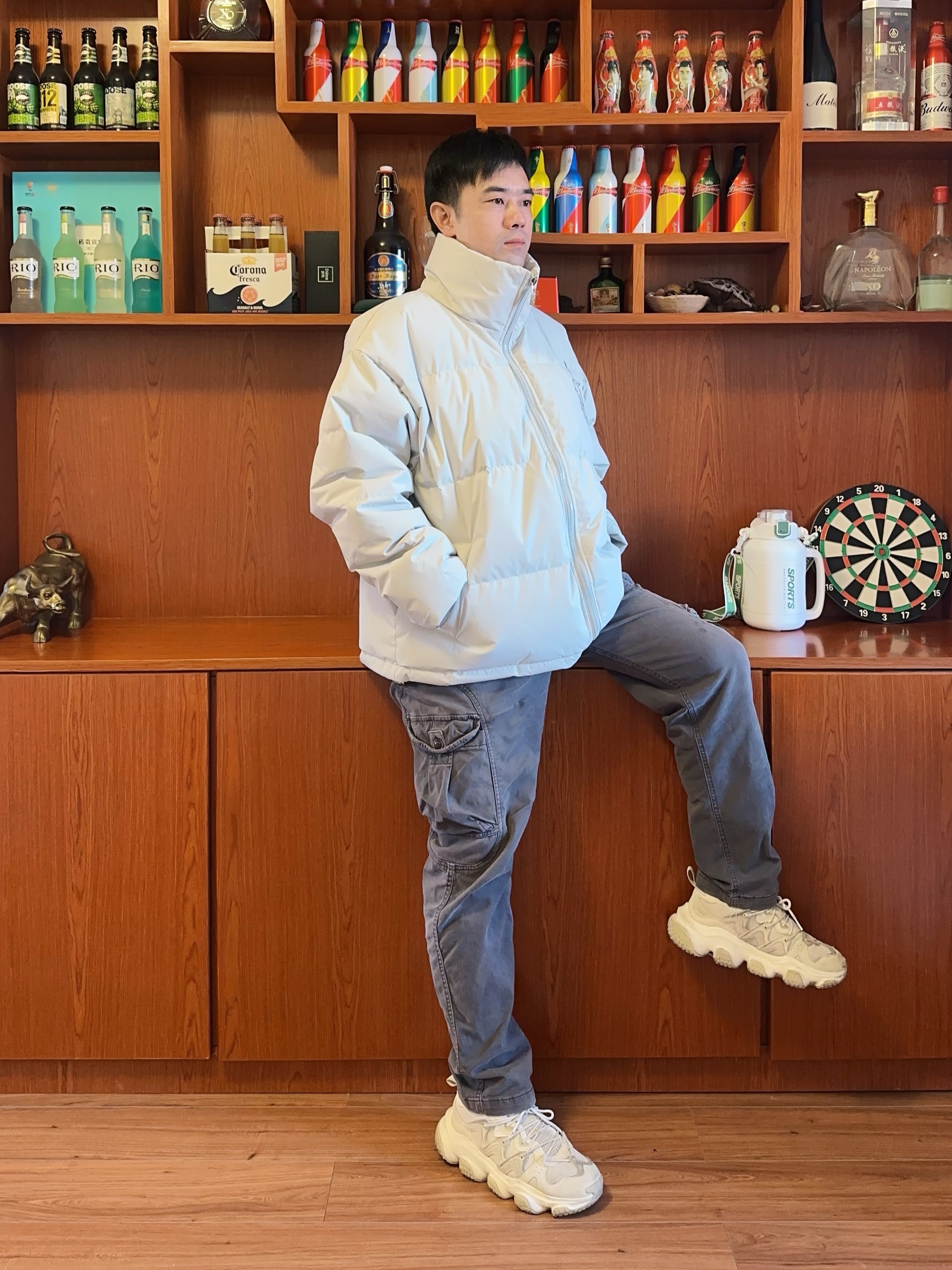 今天穿的这件轻暖面包服年轻有活力，满满的鸭绒填充，让冬日出门更有安全感...