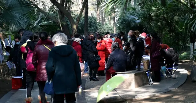 【惊爆！女子相亲竟只为吃霸王餐？男生这波操作太解气！】