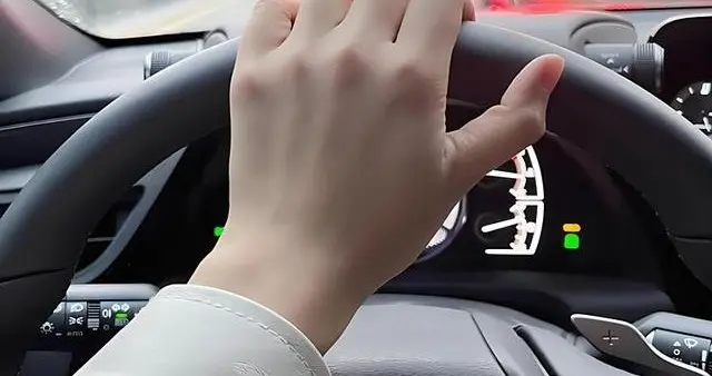 这3个开车的坏习惯一定要改，关键时候能救命
