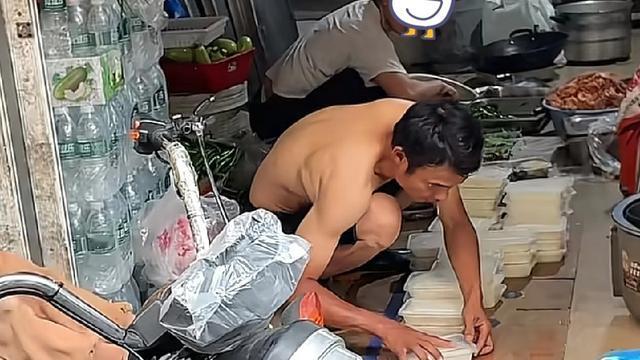 米小麦的捣蛋日常：看完外卖后厨这一幕，再