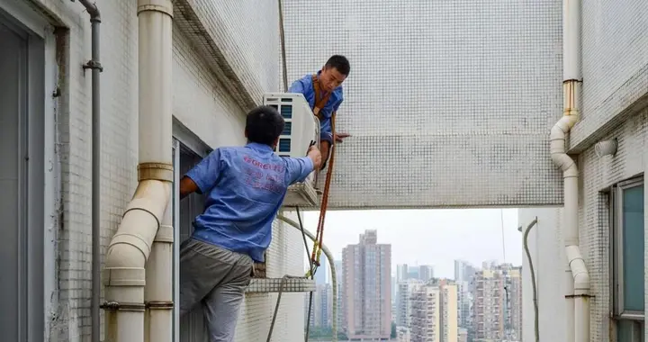 白嫖翻车了！7月15日浙江，一师傅到女子家安装空调，歇口气时女子让顺手...