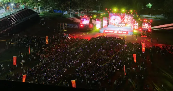 武汉城市学院举行2025年美育思政教学展示暨新生文艺晚会