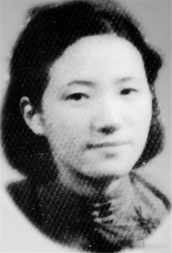 她被前夫一巴掌扇成作家，狠狠报复后，又为其入葬，说：我应做的