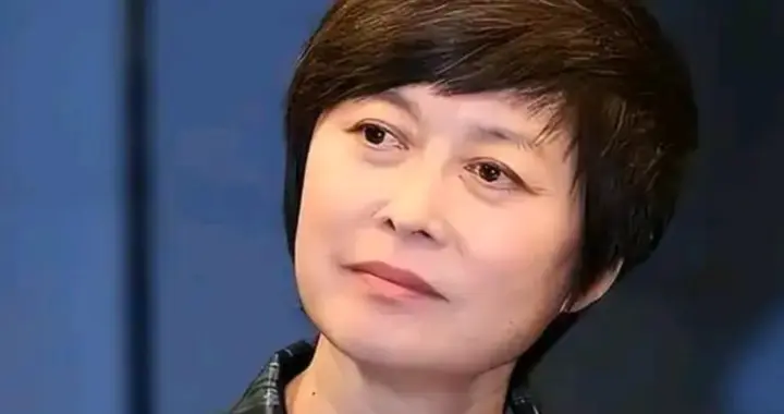 敬一丹个人账号更新立秋动态，和一年前的文章一模一样，引起争议