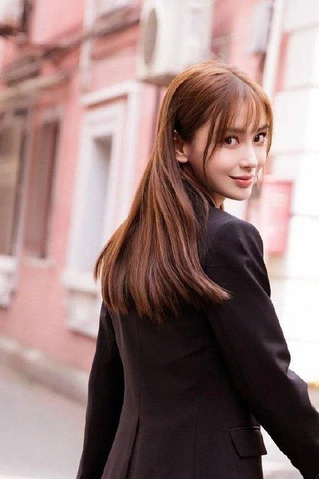 黄晓明“举家迁沪”背后：杨颖无声反击，叶珂道出“现实原因”