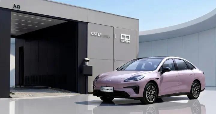 国民换电满配家轿！8万级家用车，竟有百万级豪车的体验？