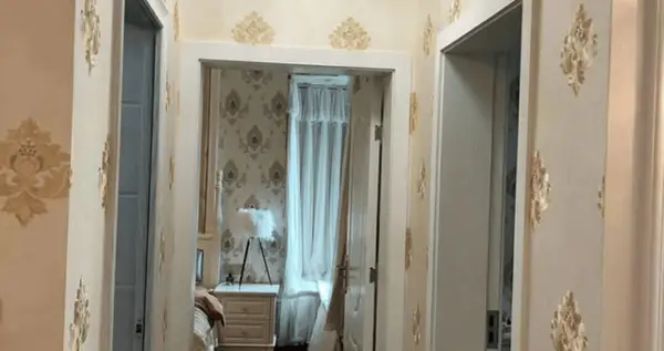 25万装的新房，女子非要在阳台装吊柜，装完之后邻居家也来学！