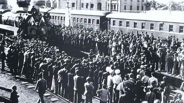 宇航员伊万：美媒拿百年旧债碰瓷，到底想赖