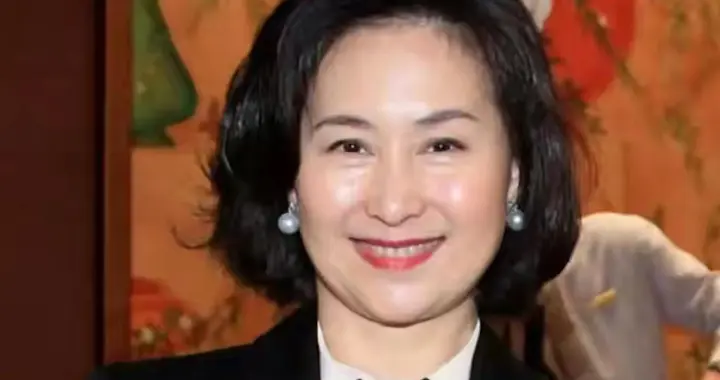 手伸进裤子只是开胃菜，香港女星自曝丑闻，难怪何超琼弃艺从商