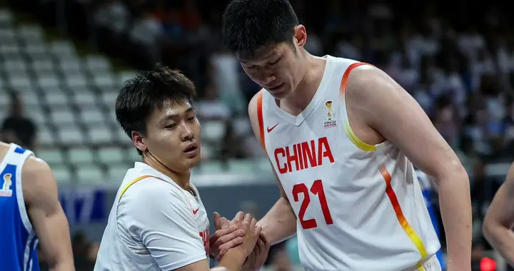 苏群：中国男篮打省队 本来不用这么费力的 失误太多了 形势依然严峻