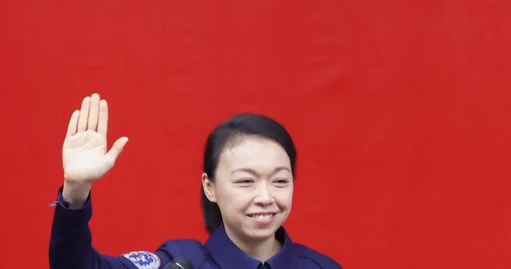 香港航天员打脸港独台独：跟着祖国能上天，背叛祖国当流浪犬