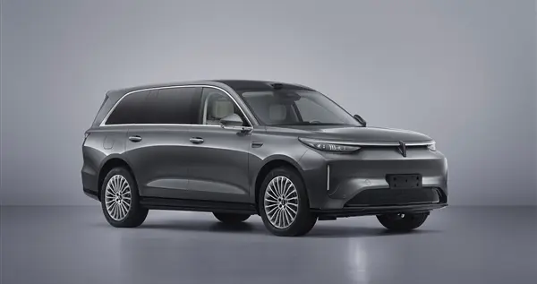 长城V9X旗舰SUV亮相：豪华六座，4.4秒破百，纯电续航达363km