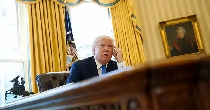 特朗普要提前辞职？美国现状太糟糕，特朗普支持率暴跌至33%！