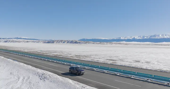 新公路之王被官方认证！极氪8X在四大基建工程中完成全路况实测