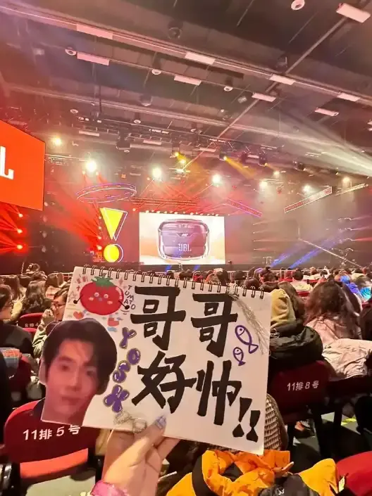 为什么追星可以让人快乐？从心理学角度如何正确看待？