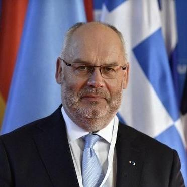 笔杆先生：俄罗斯这是刚忙完一头，另一头又