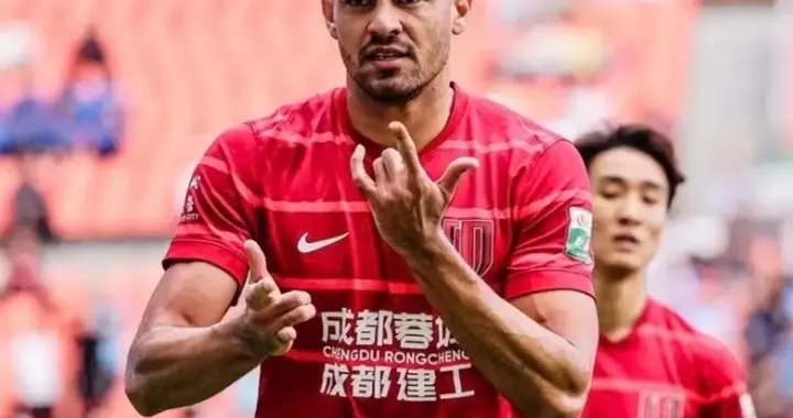 抛出橄榄枝，中超强力外援直言想归化加入国足！就是年纪大点！