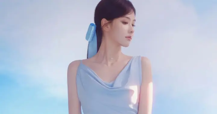 陈都灵梦幻蓝色壁纸