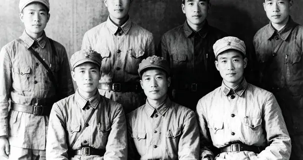 人民军第6步兵师团参谋长卢喆龙，曾任新四军第4师敌工干事