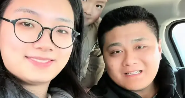 南京认亲双胞胎哥哥称，养儿方知父母恩，隔空劝弟弟善待父母。